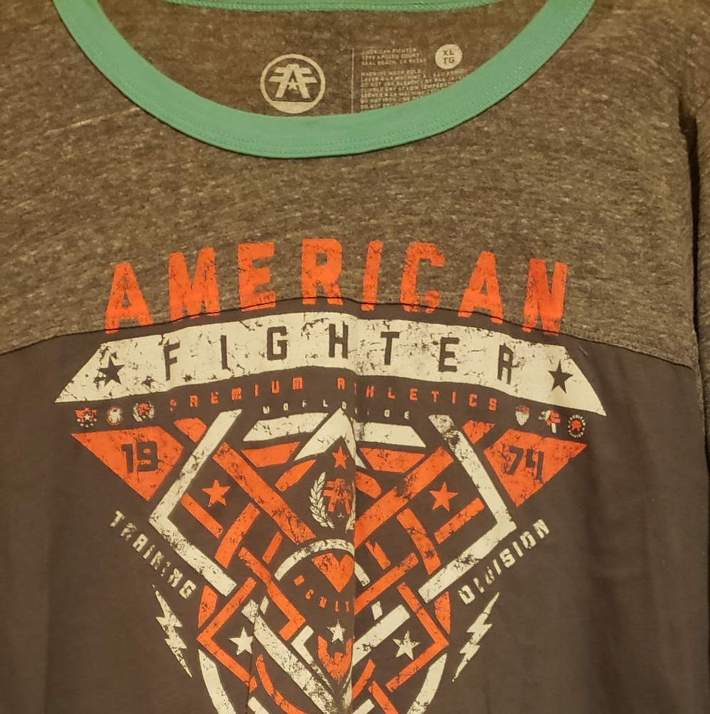 Long sleeve American fighter shirt.